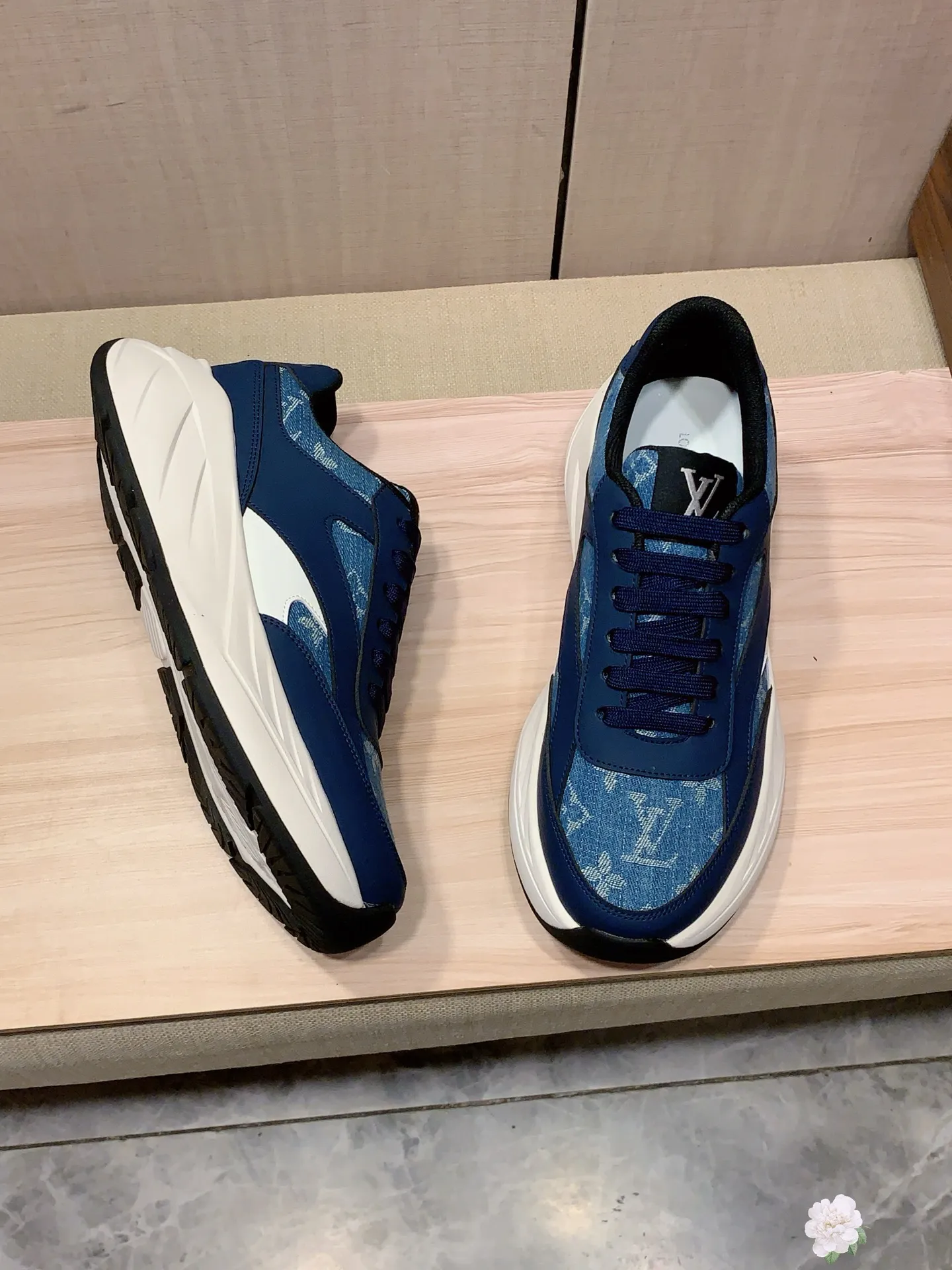 Men's Men's Shoes 💰460💰💰🎩🎩[Lightning][Lightning] "Lv*" The latest and most popular casual shoes, top brands [Seduce] Luxury ~ Purchasing Agency, Top ~ Quality. [Strong] The upper is made of imported breathable cowhide with material ➕ breathable sheepskin feet (•) and fine workmanship. The original stylish and stylish soft rubber wear-resistant and non-slip outsole is light and comfortable on the feet. The real thing looks better when photographed. 305: code: 38-44, 2️⃣ colors selected